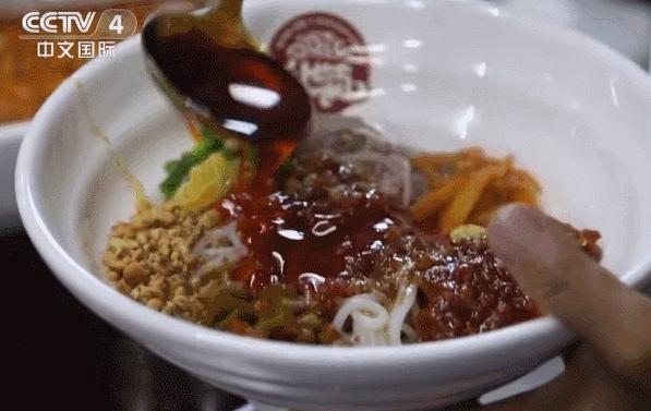 被一碗螺蛳粉耽误的夜宵宝藏,被螺蛳粉耽误的烧洋芋选手