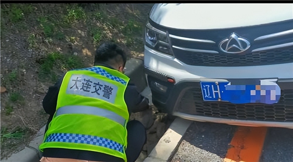 全网最帅交警小哥,一千多万粉丝的网红交警