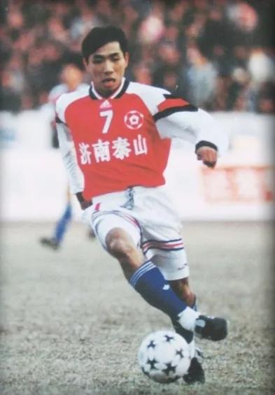 星光璀璨的泰山攻击群，盘点历代前锋前腰，我爱山东泰山系列文章