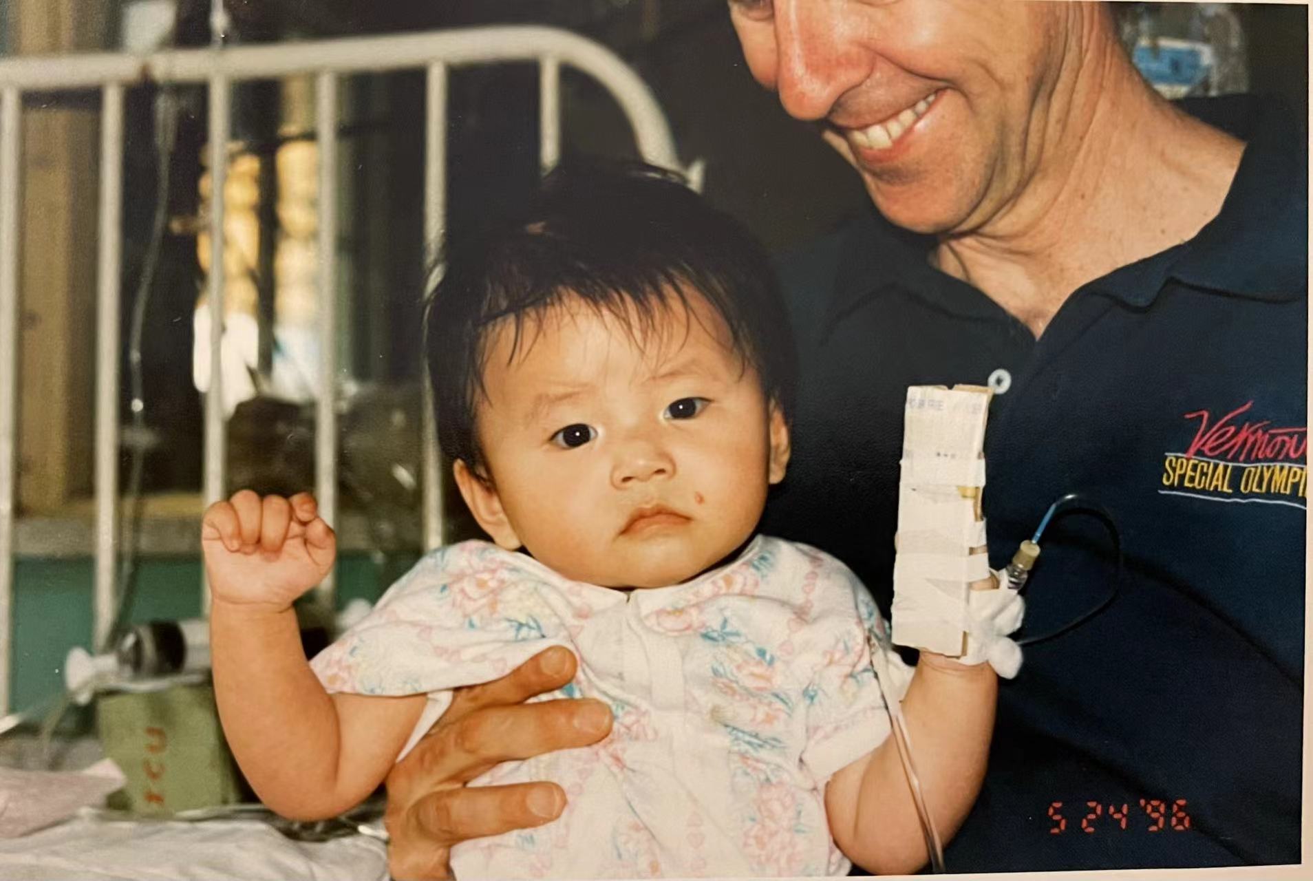 95年美国女孩万里赴杭寻亲,美国女孩万里寻亲回湘