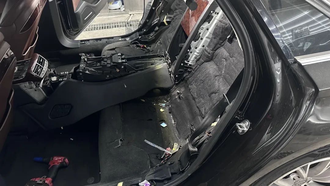 小伙100多万买宝马,小伙花了52万买了奥迪a8