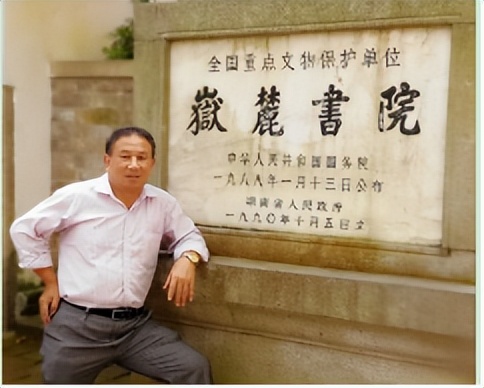 众诗人品读许庆胜《诗坛胡松夏现象解剖》专著诗•50首