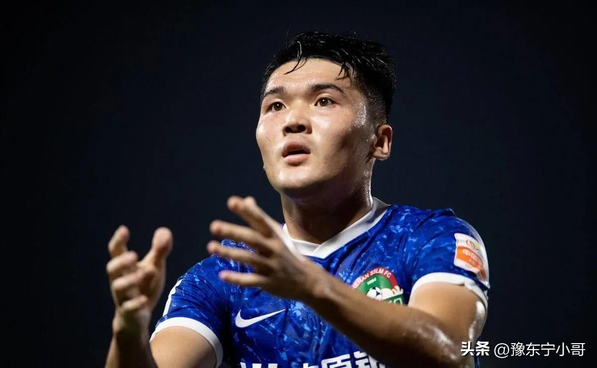 科爹敬礼已经成为航体新的庆祝方式,球迷们还想看见钟义浩的滑轨