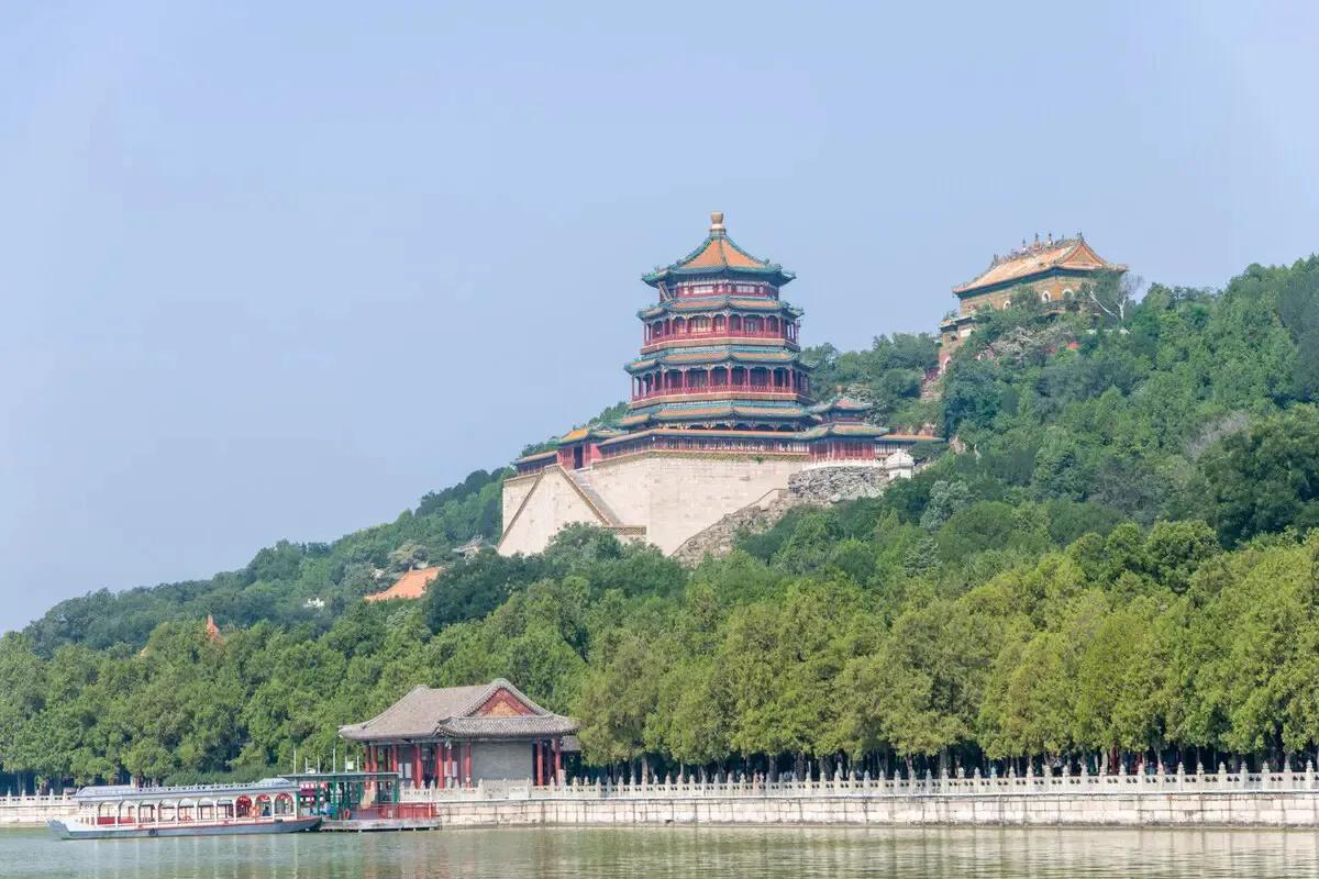 美好春景举家游,美好春日