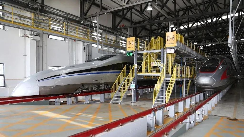 这十年|高铁网交织环扣动车组奔腾竞驰