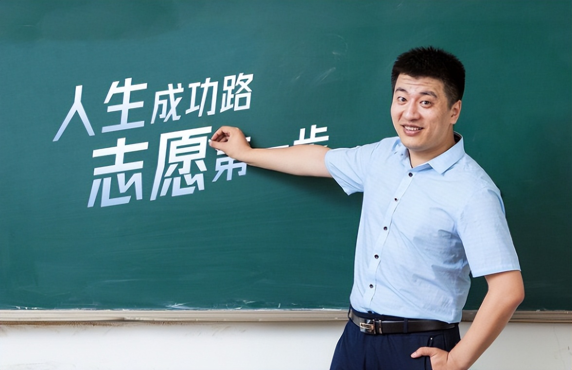 盘点考研专家张雪峰,张雪峰曾称讲课就能年入几百万