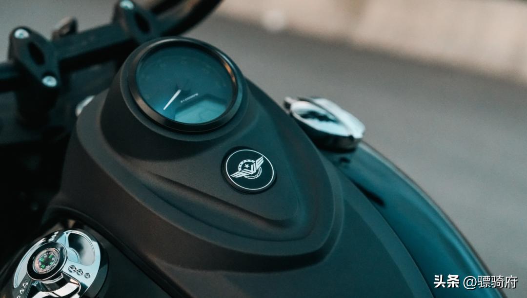 威风250和威风400选哪个,复古巡航车250ccv型双缸