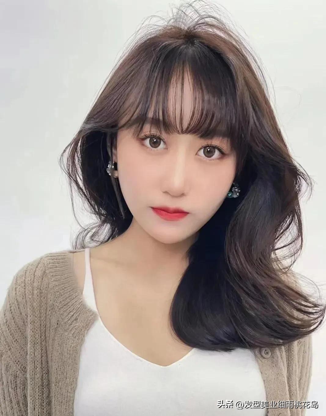 层次感且有弧度锁骨发,层次感微卷锁骨发