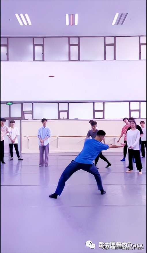 一个元素,跳一段小技巧,如夏日里的海风,拂面而过