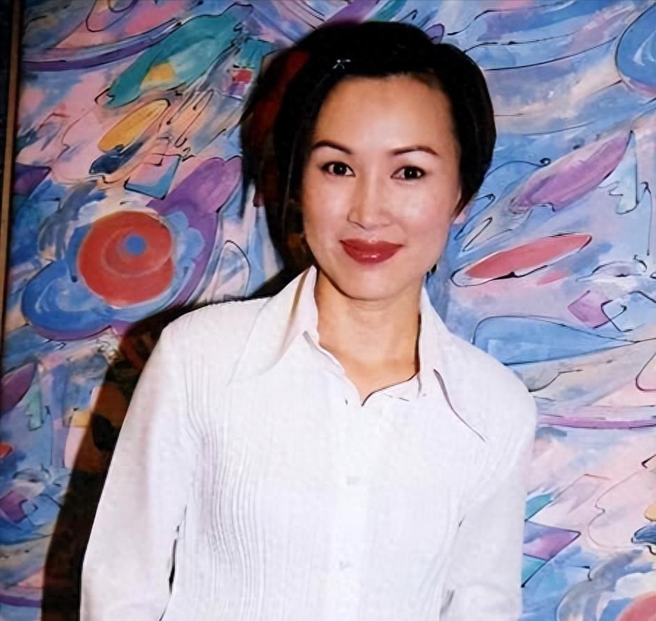 从荧幕走到现实生活,从荧屏到银幕