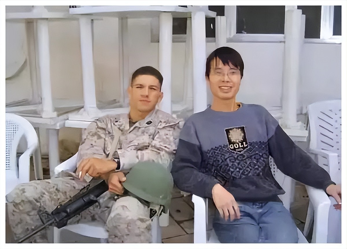 中国人在伊拉克开餐馆，一年赚了300万，美国大兵开直升机来买酒