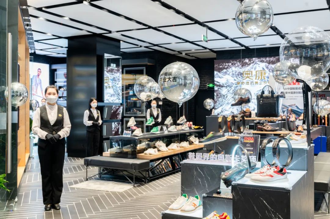 岁数大穿的男鞋有哪些款式,成熟男人适合穿什么品牌男鞋