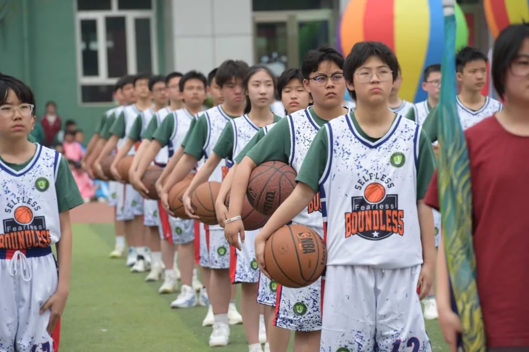 两千学生霸气登场的中杉金杉树体育节！泰酷辣！