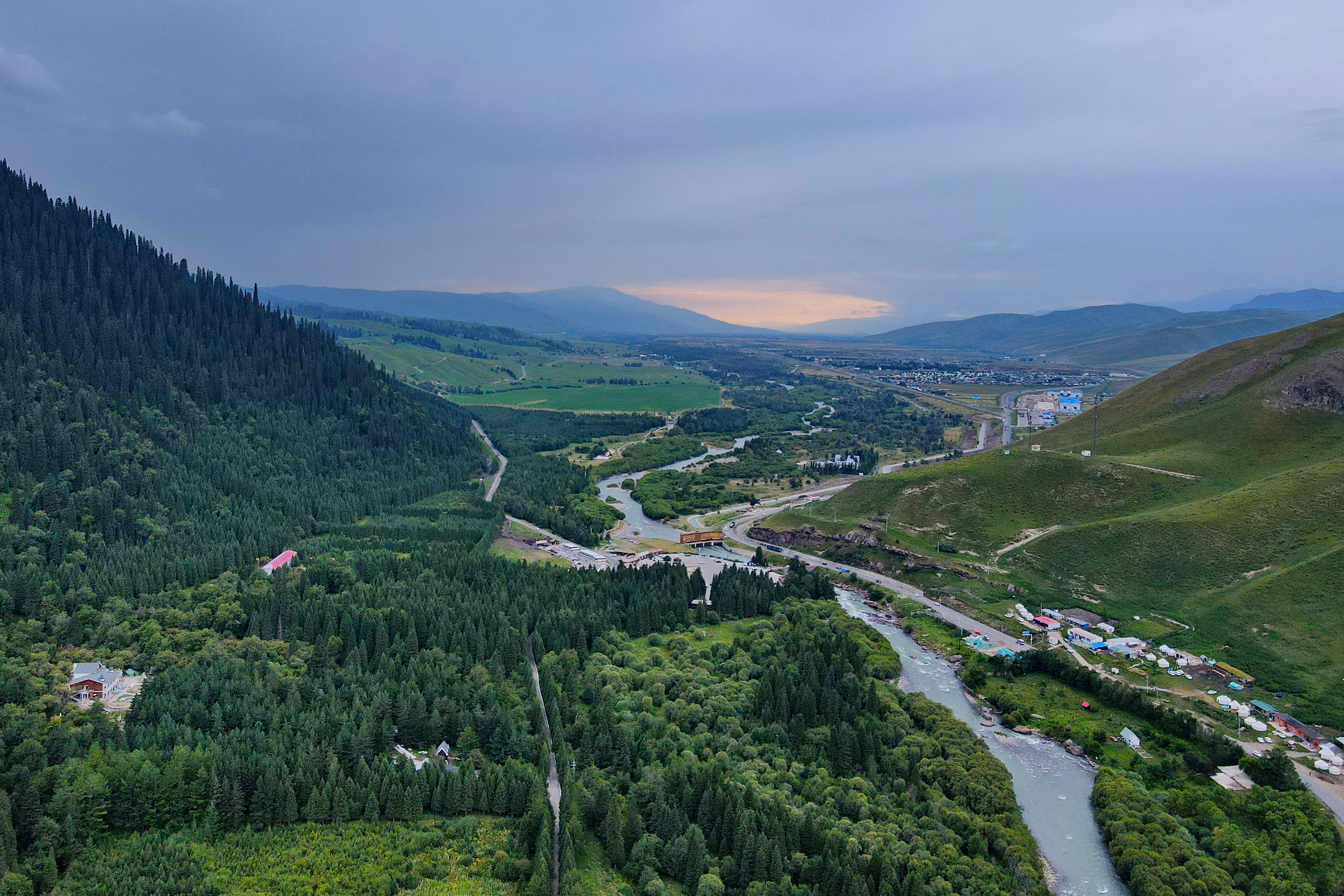 伊犁那拉提草原玩的有啥,伊犁那拉提草原是几级旅游景点
