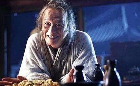 该当爷爷的年纪当了爹，这5位老戏骨白发苍苍还要为养孩子而奔波