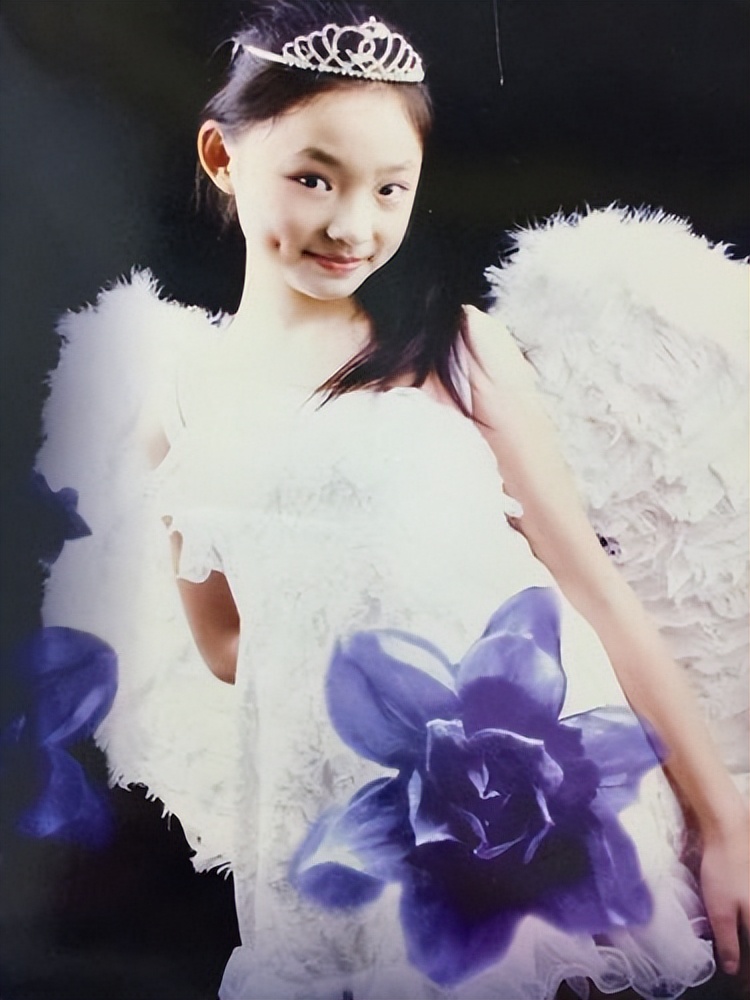 最受宠的“星女郎”：18岁出道爆红，乱认“亲妈”，黑历史无数？