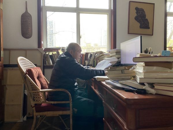 寻大问题做真学问，守简朴爱足球，大家记忆里的学术大师冯天瑜