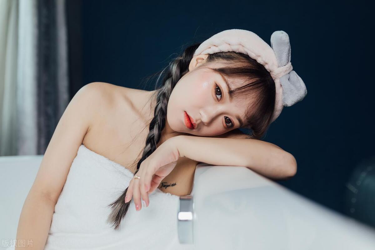 我22岁，上课*处私**痒的厉害，挠了几下，同桌看见，说我发春