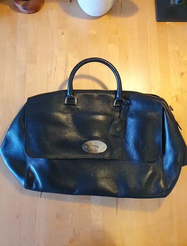 小哥为省钱在悉尼捡垃圾，年赚2万澳币，名包手机电脑随地捡？