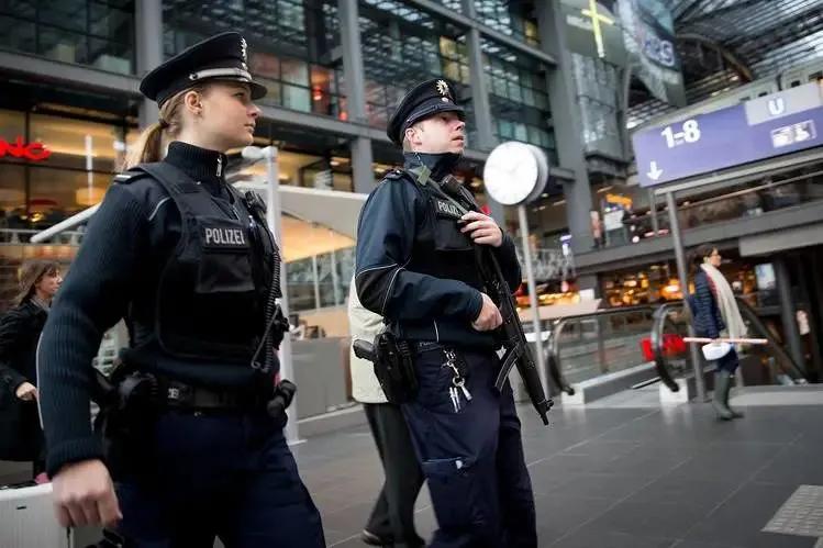 德国警察执法视频,你不知道的德国警察