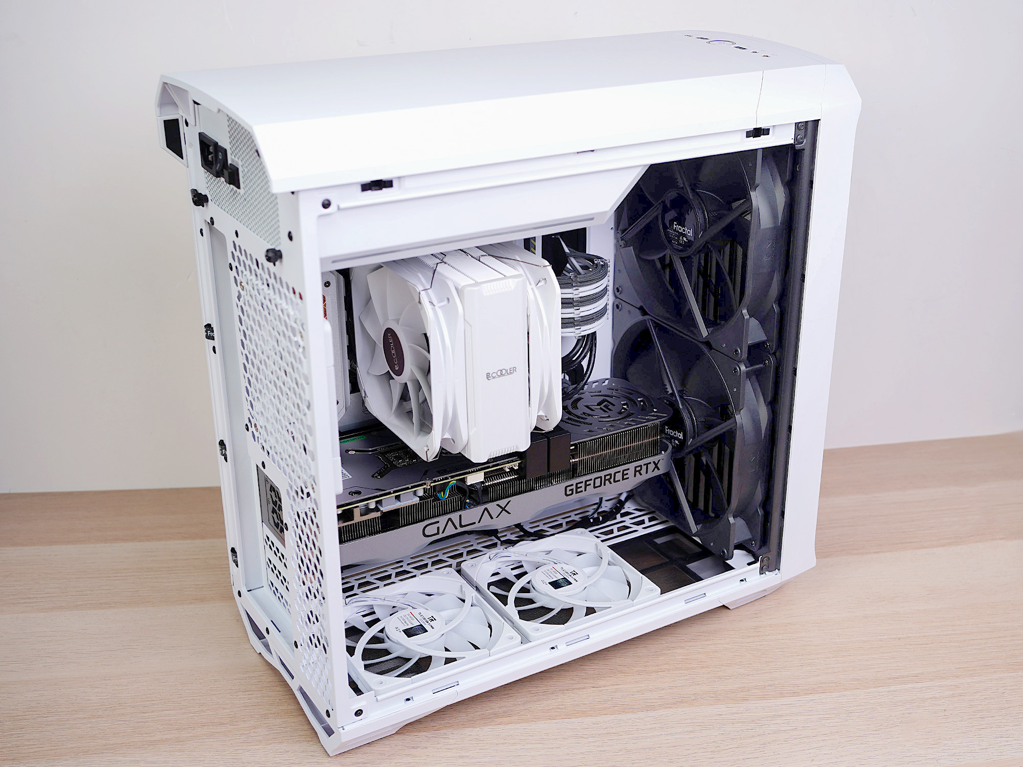 白银经典配色，最强风冷组合，能玩老头环，也是生产力的PC主机