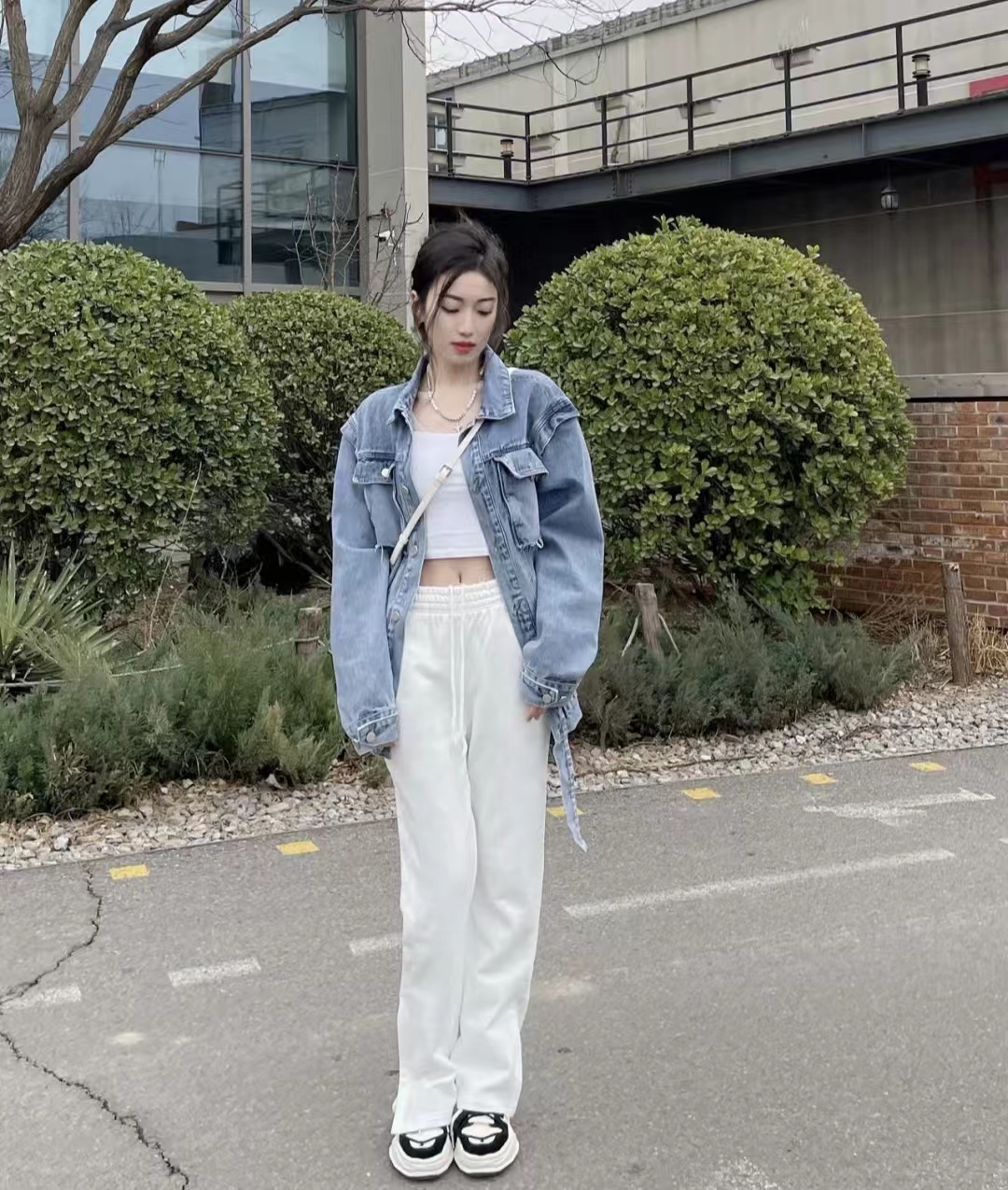 牛仔外套的最佳搭配小版型,牛仔外套怎么穿好看又时尚