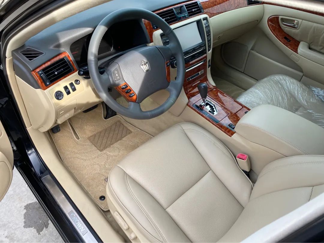 老皇冠全车翻新整备50000元,12代皇冠二手翻新要多少钱