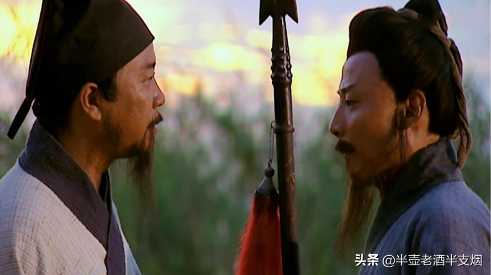 卢俊义能打过李逵么,卢俊义与吴用在梁山谁的地位更高