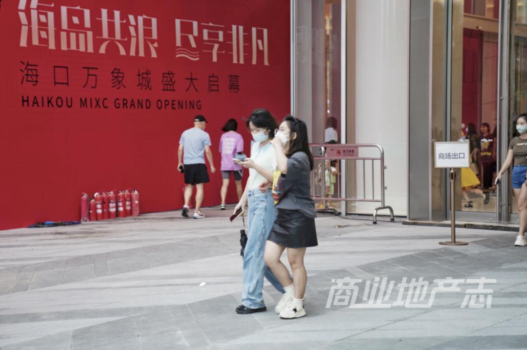 为了提升观察海口万象城的本地化视角,我在海口住了一整周