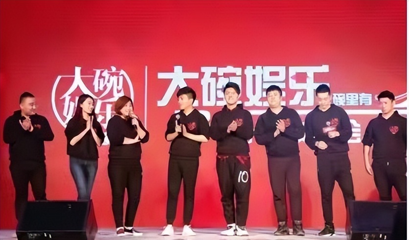 贾玲为什么不和白凯南搭档了,2012年贾玲和白凯南的相声