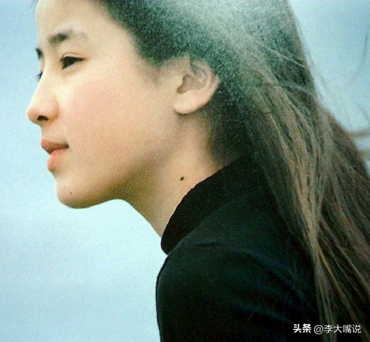 被母亲送给导演，被强迫拍摄，她的一生有多可悲