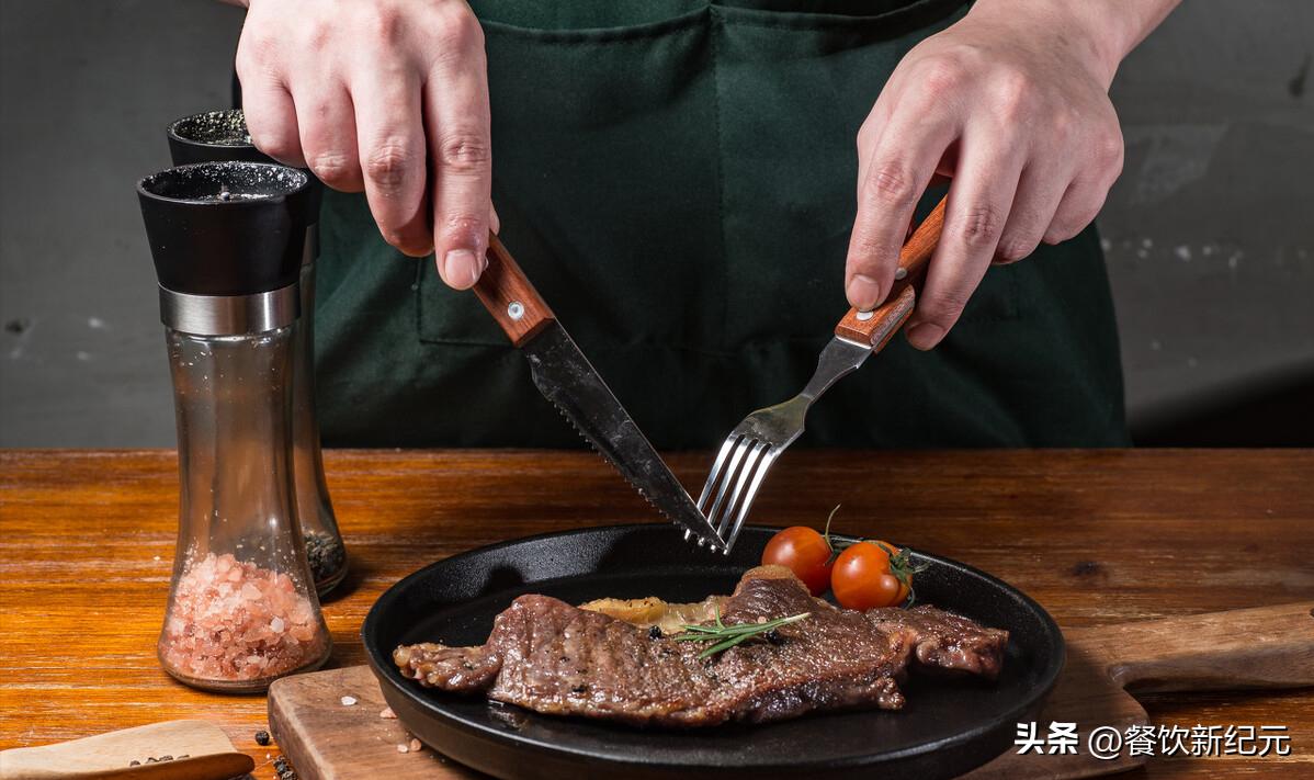 烹调中如何使用黑胡椒和白胡椒,黑胡椒和白胡椒的区别炒菜用什么