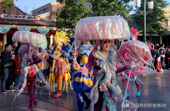 周末白相里的一张床、一群朋友、暴走于迪士尼乐园