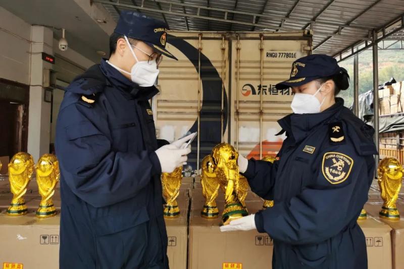 全国海关查扣侵权嫌疑货物7180万,海关查获多个假大力神杯