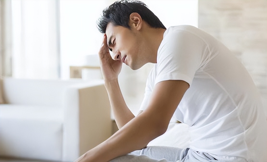 男鼻毛变白是怎么回事,38岁男性鼻毛开始变白正常吗