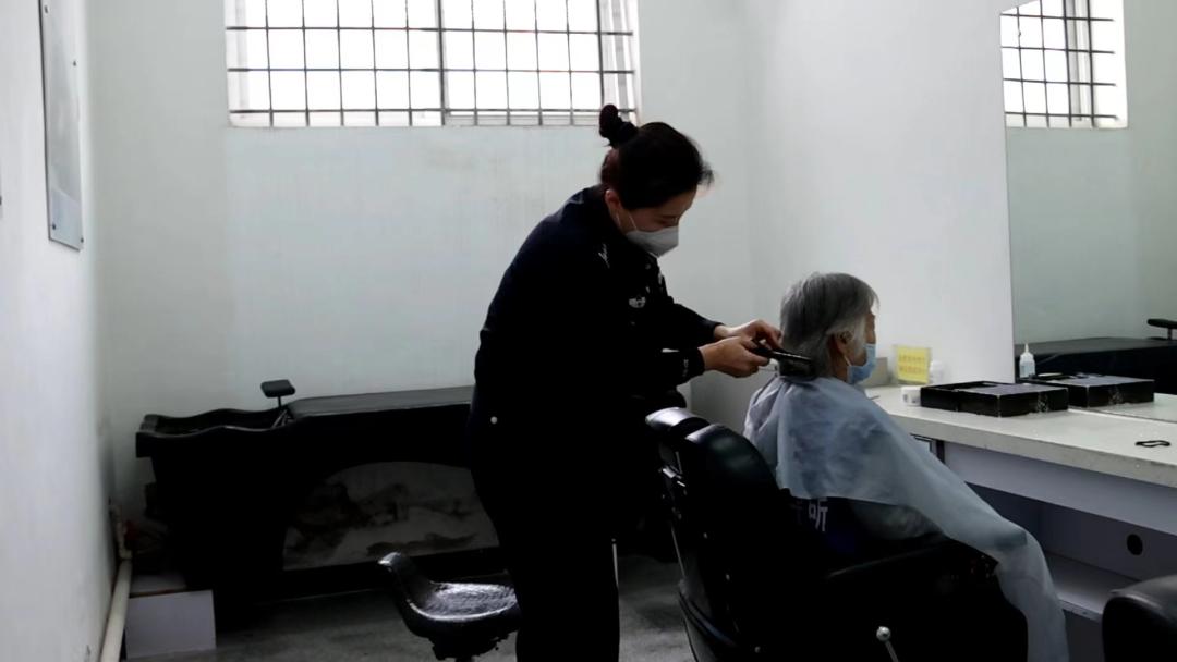 *云陈**颖:高墙内的“特殊园丁”