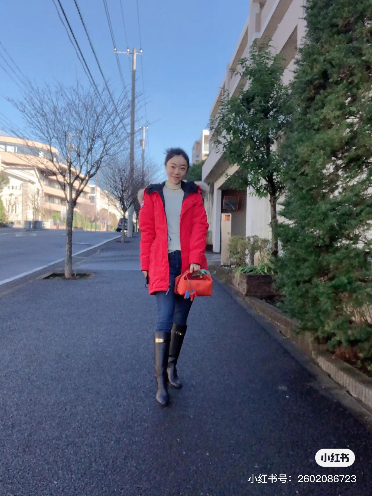 加拿大鹅羽绒服蓝色穿搭,加拿大鹅红色羽绒服穿搭