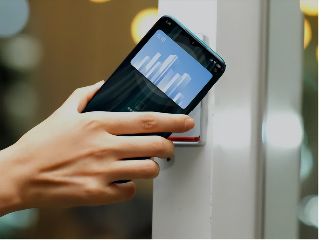 还在烦恼天天工作要打开，要是没有带卡怎么办？智能手机一招搞定