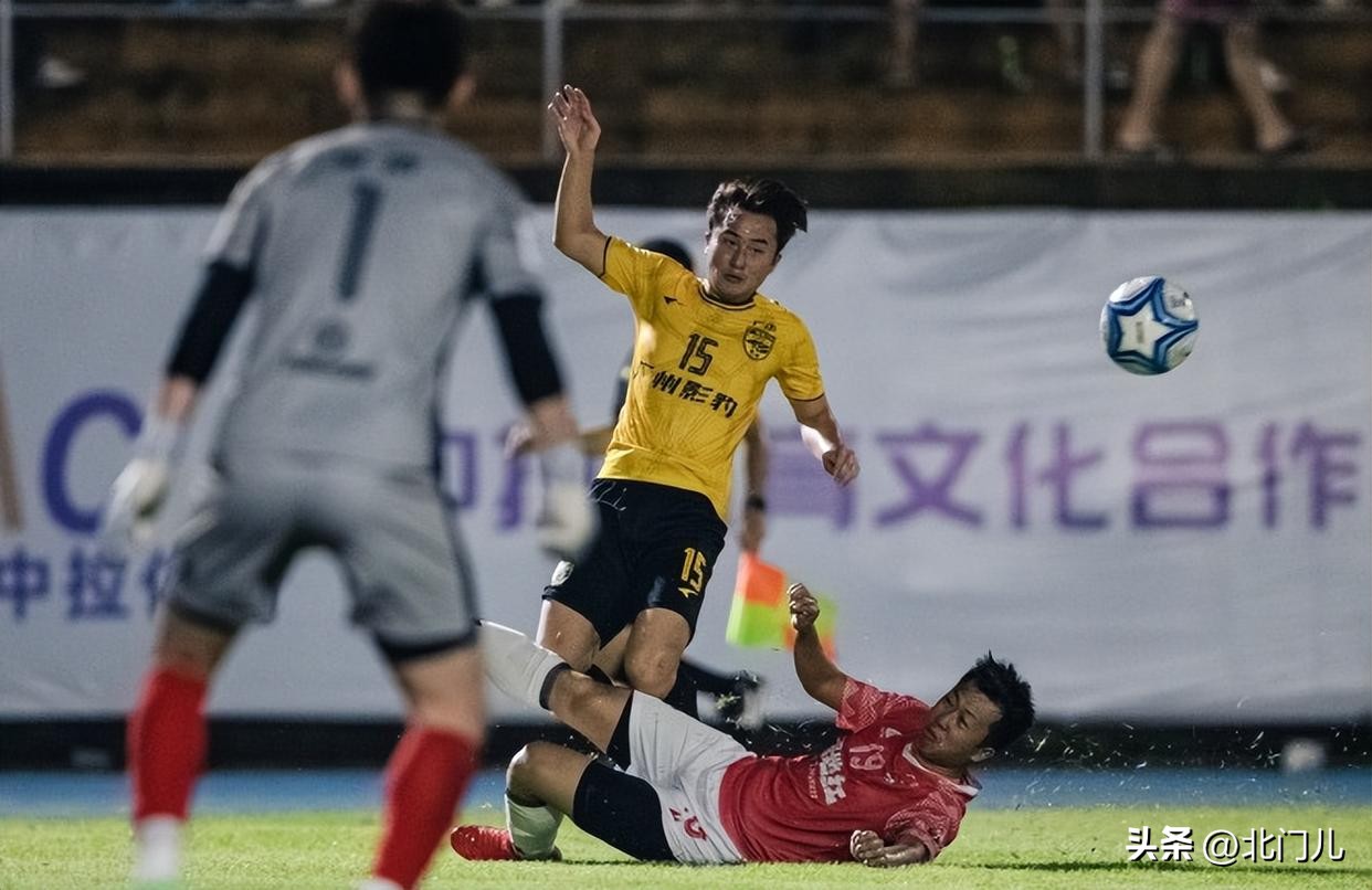 广州队连续打入4球以5-3逆转,黎兵最新足球消息