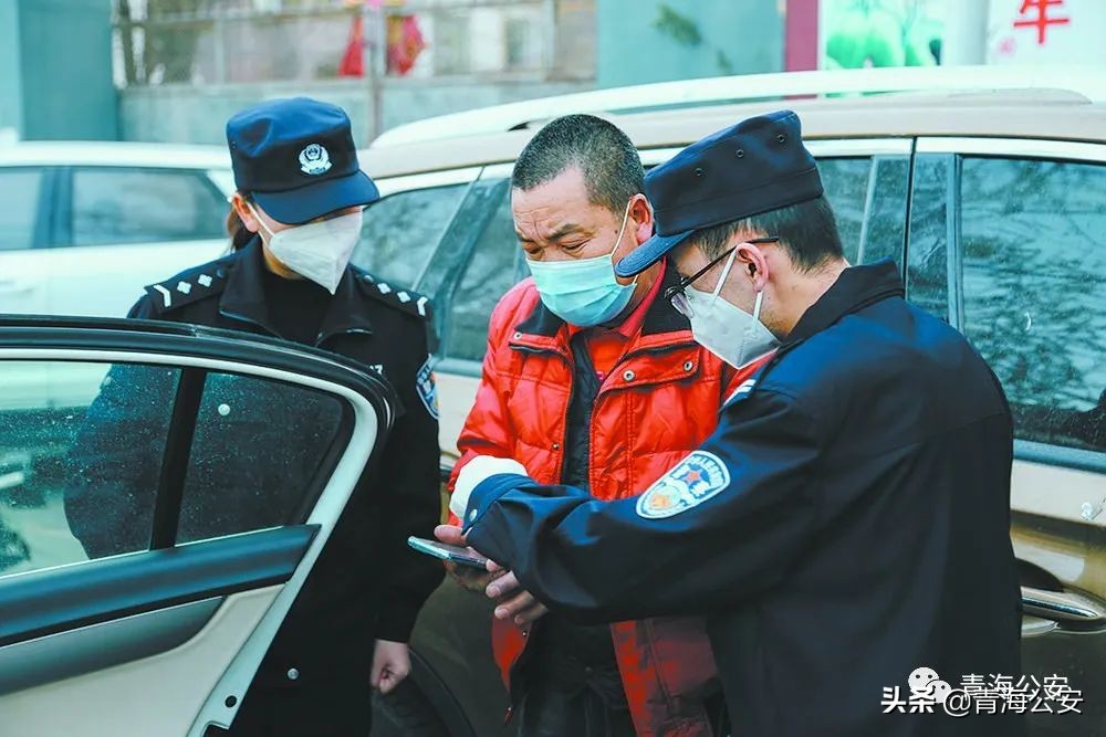 用警察蓝守护中国红,警察蓝守护城市平安