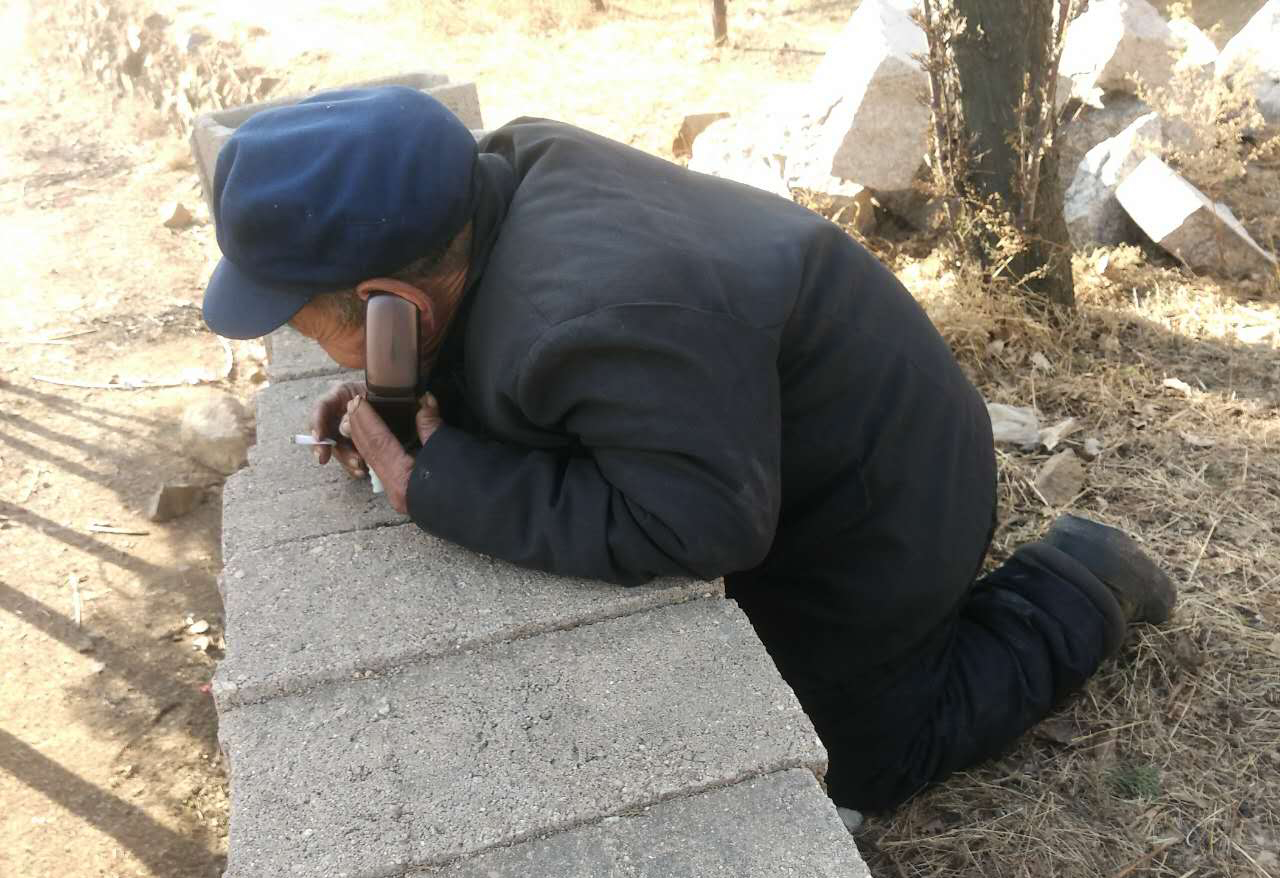 山东66岁老人自办活人出殡,山东省一位66岁老人办活人葬礼