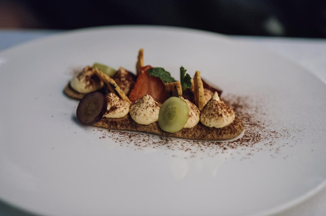 配备一星米其林黑珍珠餐厅,比米其林黑珍珠高端的餐厅