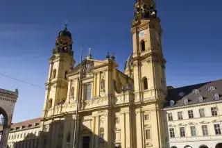 慕尼黑青岛啤酒节,拜仁慕尼黑主场安联球场