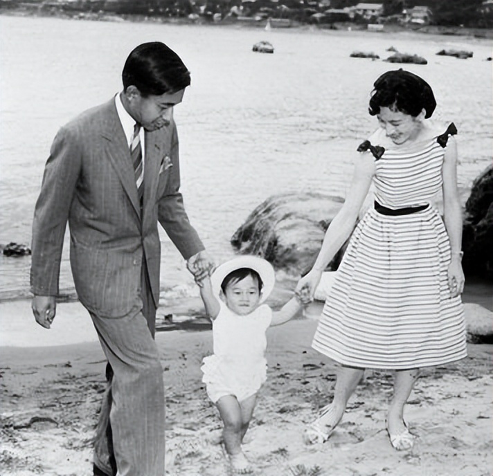 日本首位平民皇后：因打网球被太子看上，嫁入皇室后却被逼得抑郁