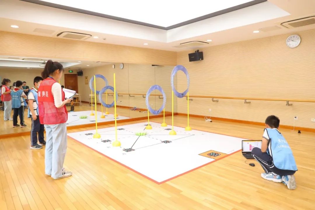 机甲大师陆空超级对抗赛,大疆机甲大师出击陆空协同作战