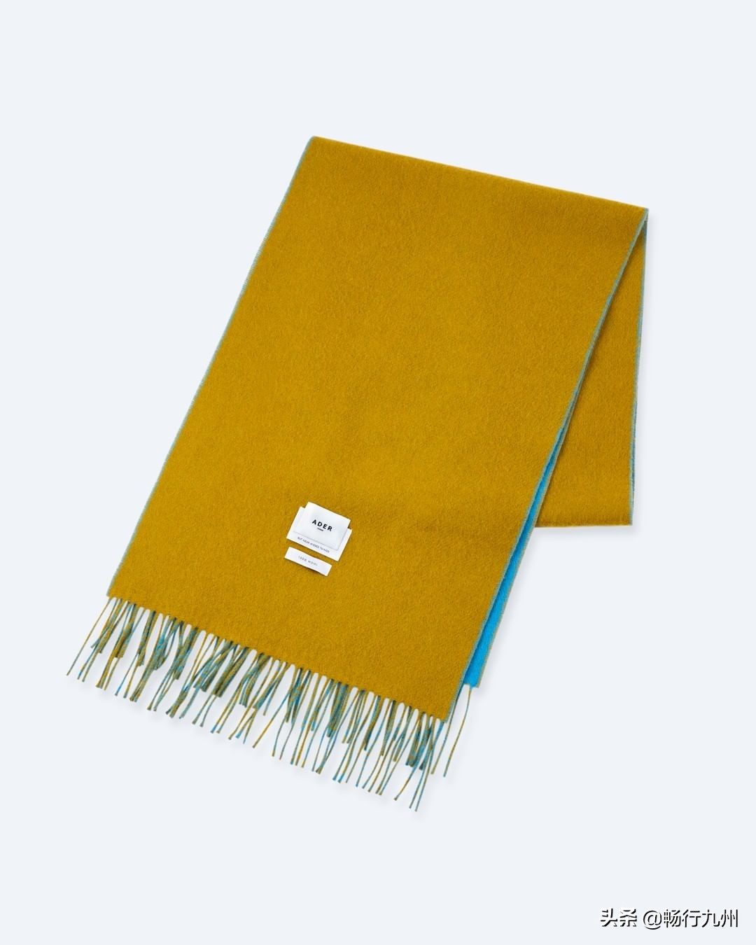 秋冬流行的大牌围巾,必备的三款颜色围巾