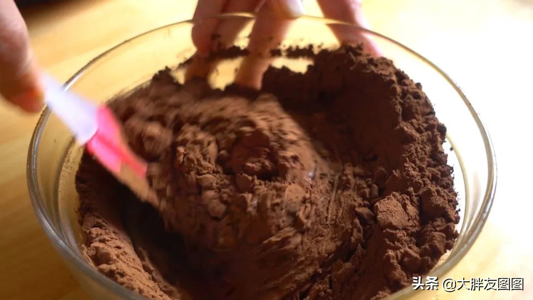 只用一块巧克力做甜点,只用三种材料做巧克力慕斯