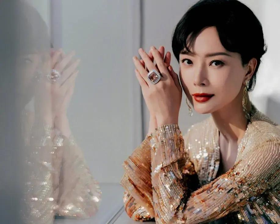 陈数戴的什么表,陈数雍容华贵惊艳个人写真