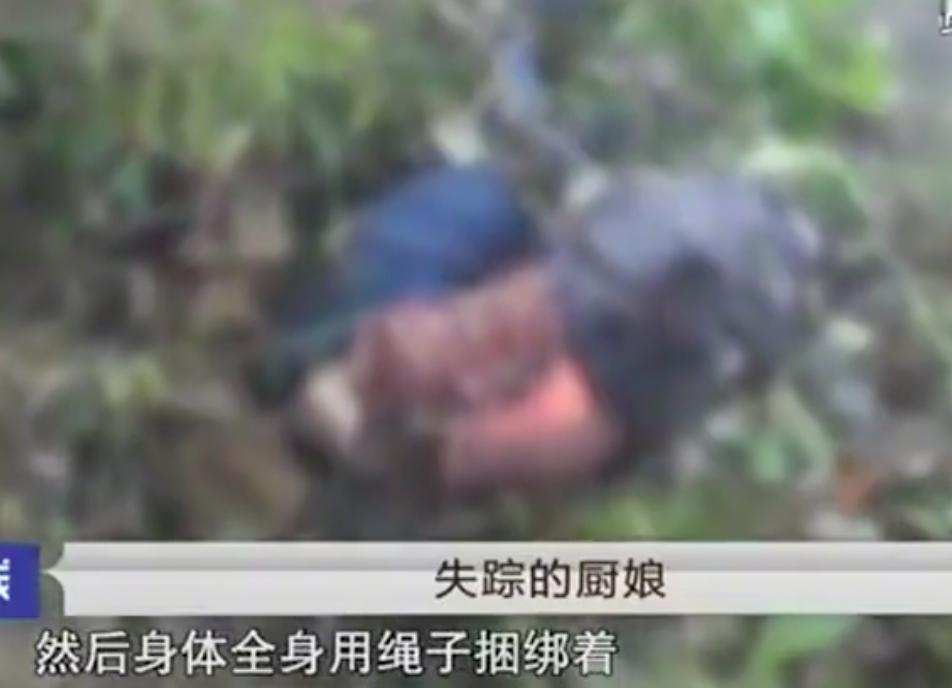 2015年女子让男邻居来她家住，邻居嫌她太强势，联合儿子将她杀死