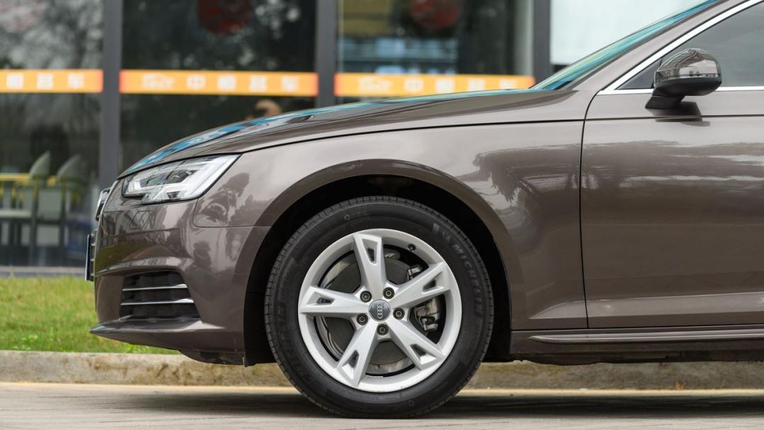 奥迪a4l优惠完还有多少浮动的空间,好车不贵经济实惠19年奥迪a4l